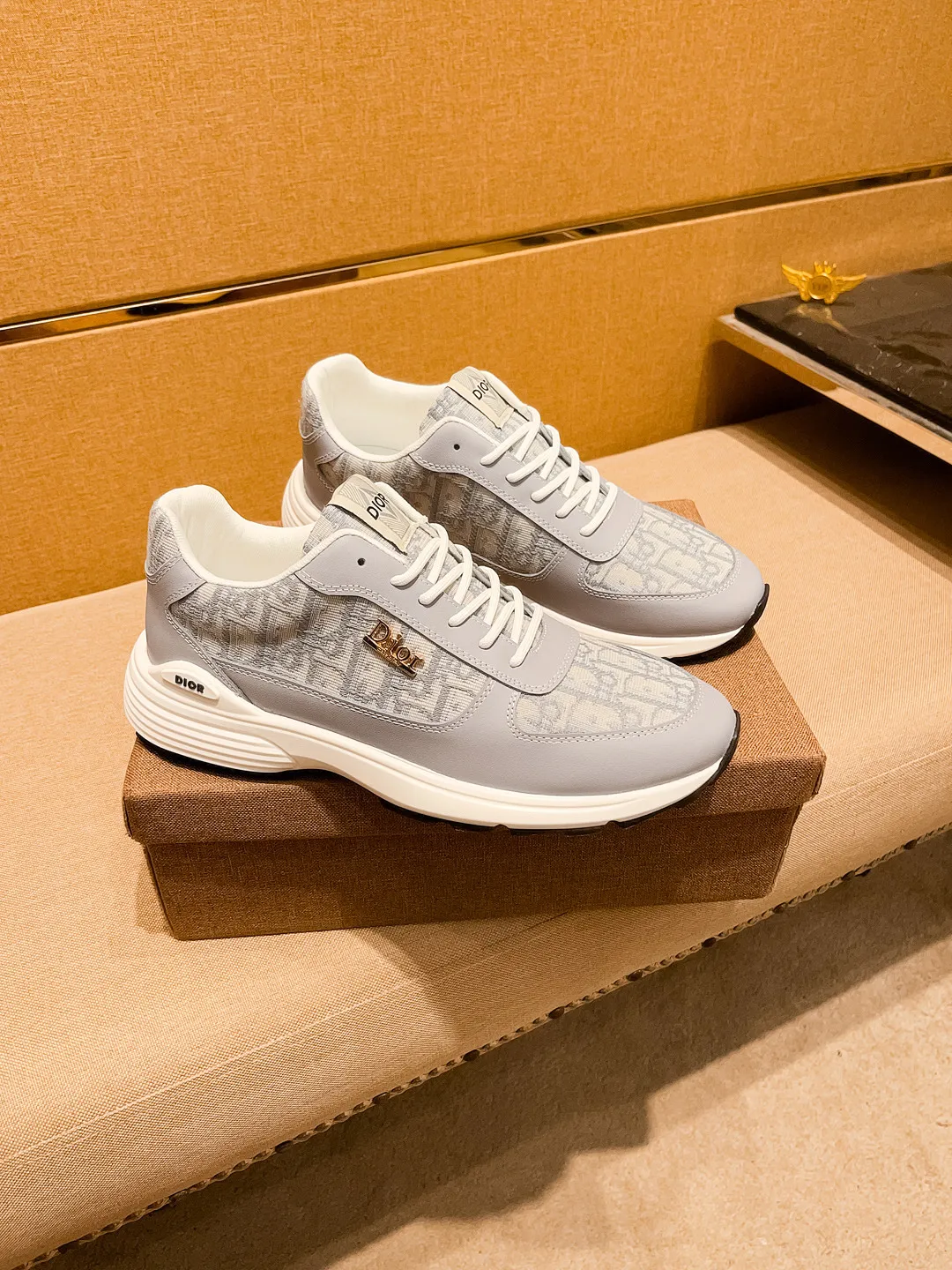 Men's shoes 💰 440💰🔥[Dior] Men's high-end brand of shoes official website 1:1 latest masterpiece: the upper is made of first-layer cowhide imported from Italy, with a comfortable and breathable lining➕original non-slip and wear-resistant outsole🔥, making walking more convenient and comfortable! An exclusive new model, a stunning work, a beautiful 1:1 replica [color] compared to the official quality! Create a fashionable personality to set off your uniqueness! A must-have for trendy men! Classic 🔥Size: 38-44 Color: 🔥Multiple colors available